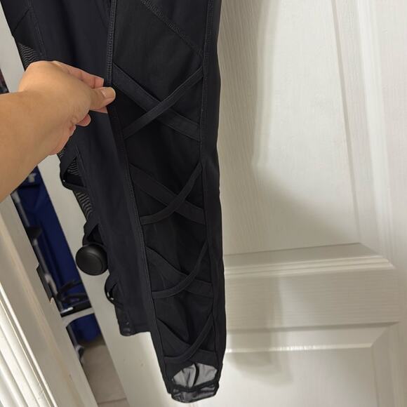 Xersion black leggings cross detail mesh waist key pocket size L - Picture 3 of 8
